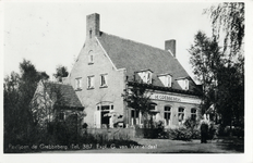 12106 Gezicht op het hotel-café-restaurant De Grebbeberg aan de Grebbeweg te Grebbe bij Rhenen.